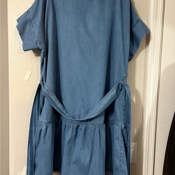 Cute chambray button front dress with ruffle hem and belt. Woman’s size 2xl. - Picture 6 of 10